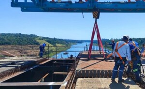 Terminan colocación de hormigón a calzada de Puente de la Integración