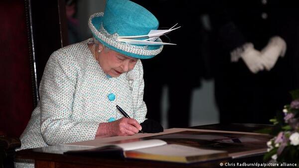La misteriosa carta que dejó la reina Isabel II y no podrá ser abierta hasta 2085