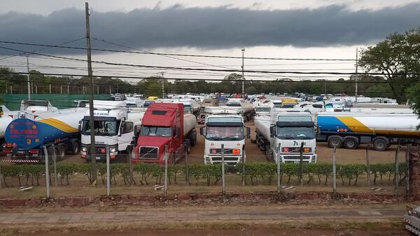 San Antonio: ¿Por qué hay camiones cisternas de Bolivia en zona de Acceso Sur? - Nacionales - ABC Color