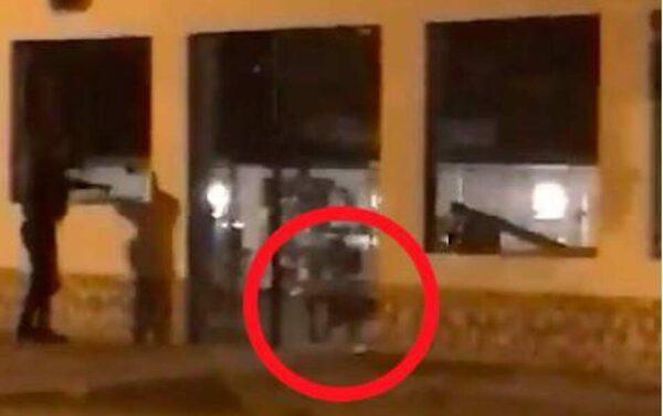 (VIDEO)Adicto se hizo pasar por “Pombero” para robar local y se viralizó