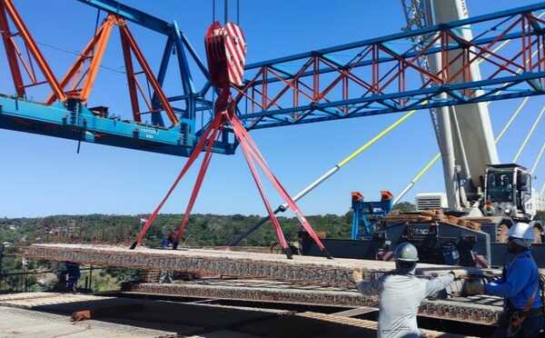 Calzada del Puente de la Integración ya cuenta con el total de losetas de hormigón previstas