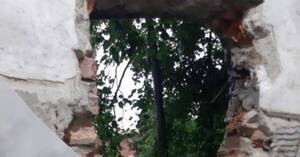 Crónica / Malevo ingresó por la ventanta de un baño para pelar todo un comercio