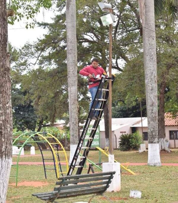 Instalan 60 cámaras de circuito cerrado para combatir inseguridad en La Colmena - Policiales - ABC Color