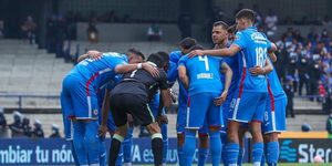 Ángel Romero da una asistencia y Cruz Azul vence a los Pumas de Dani Alves