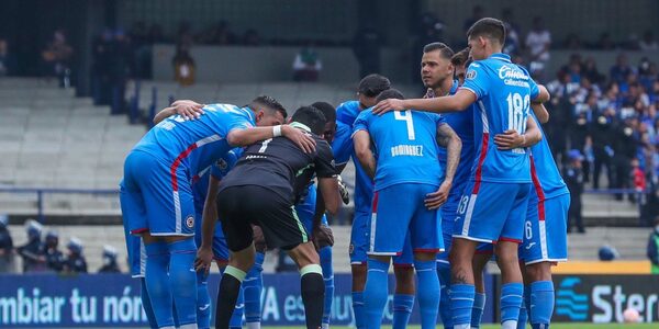 Ángel Romero da una asistencia y Cruz Azul vence a los Pumas de Dani Alves