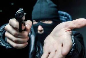 Crónica / Malevos reducen a guardia y playeros para asaltar estación de servicios