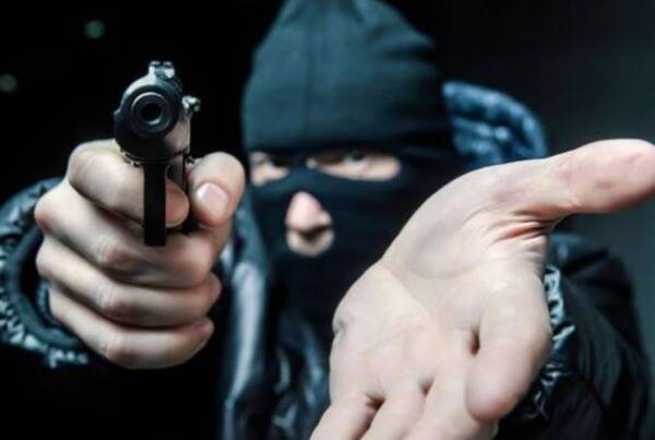 Crónica / Malevos reducen a guardia y playeros para asaltar estación de servicios