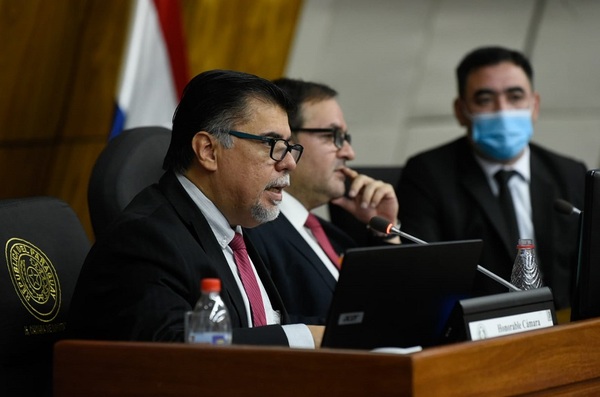 Ministro de Salud insta a aprobar presupuesto sostenible para la cartera - .::Agencia IP::.