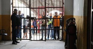 Denuncian que los reclusos recibían “comida podrida” en las cárceles - ADN Digital