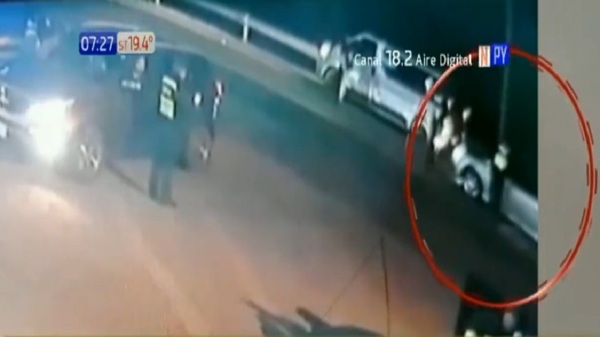 Agente de la Patrulla Caminera fue embestido por automovilista | Noticias Paraguay