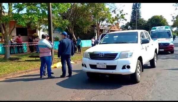 Accidente en avenida Bertoni: Dos jóvenes se debaten entre la vida y la muerte