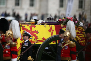 Británicos dan el último adiós a la Reina Isabel II, en el marco de una de las peores crisis del país - Megacadena — Últimas Noticias de Paraguay