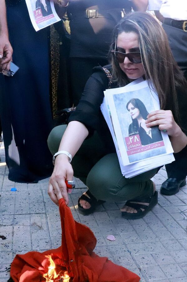 La Policía iraní dispersa con porras y gas protestas por la muerte de Amini - Mundo - ABC Color