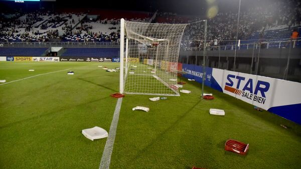 Suspenden a la barra de Olimpia y multan al club y al presi Cardona