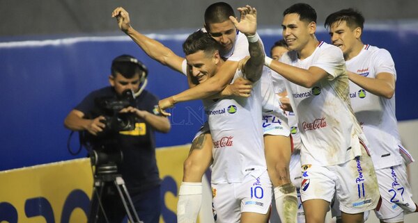 Nacional sufre, gana y se obsesiona con el liderato del Clausura