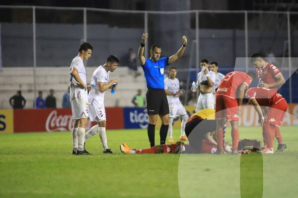 Crónica / Pelotero de General Caballero sufrió un fuerte golpe y fue llevado al hospital
