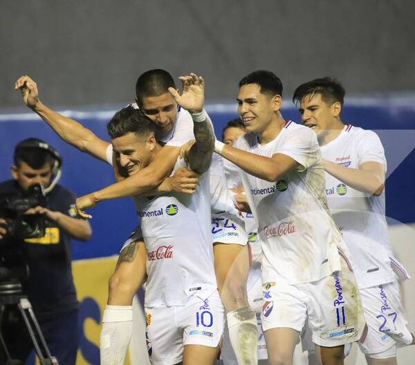 Crónica / [VIDEO] Con más garra que fútbol Nacional le ganó al “Rojo” y no suelta la punta
