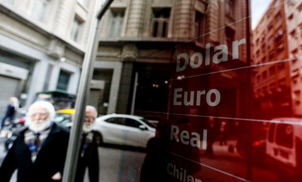Argentina suma más restricciones para acceder al mercado cambiario - Mundo - ABC Color