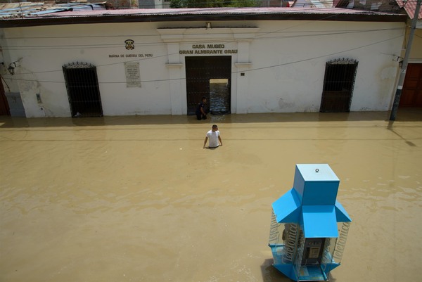 Perú destinará 2.110 millones de dólares en comunidades afectadas por El Niño - MarketData