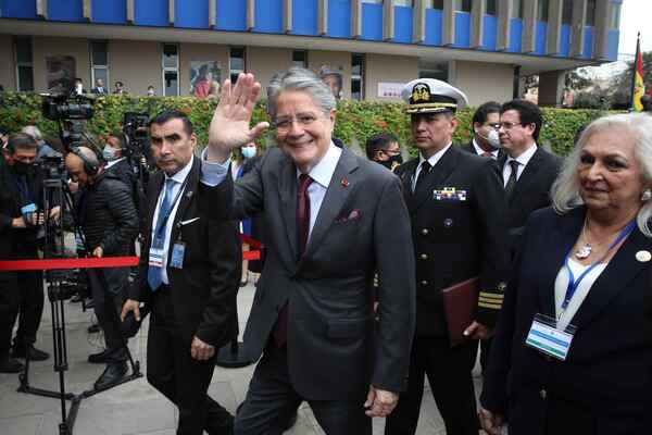 Ecuador reestructura más de 3.200 millones de dólares de deuda con China - MarketData