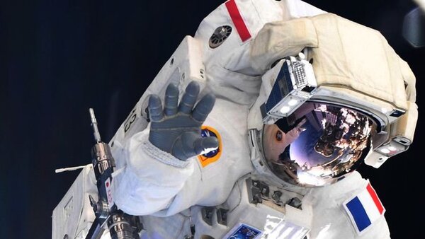Astronautas europeos se comprometen a no dejar más basura espacial