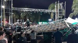 Pantalla gigante cae sobre artista en Festival del Chamamé