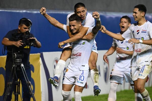 Gol de Santacruz para la victoria de Nacional - Cardinal Deportivo - ABC Color