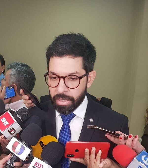Fiscal Legal minimiza denuncia en su contra - Política - ABC Color