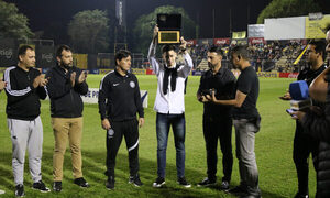 Jugadores de Guaraní y Olimpia homenajearon al fallecido pelotero “Cachito” Espinoza