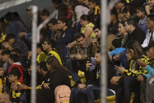 (VIDEO) La estrepitosa caída de hincha de Guaraní que se hizo viral