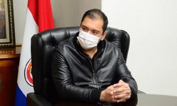 Prieto dice que está muy enfermo, y jueza suspende inicio de juicio por difamación