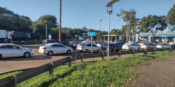 Insisten en habilitar “corredor turístico” para agilizar el ingreso a Puerto Yguazú - La Clave
