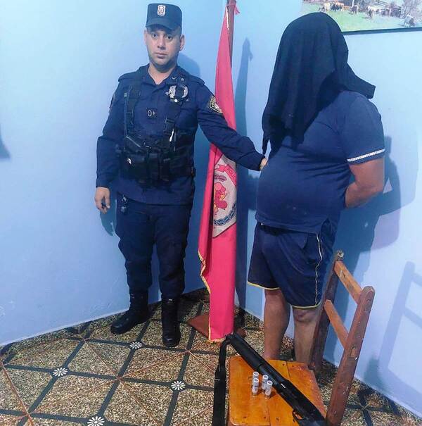 Seguridad tatácho amenazó con liquidar a dos ocupantes de condominio, pero opyta preso - La Clave