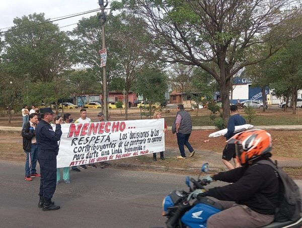 Retiran bloques que impedían giro a la izquierda sobre Madame Lynch · Radio Monumental 1080 AM