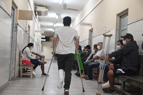 Hospital de Trauma: pacientes compran hasta yeso, dicen - Nacionales - ABC Color