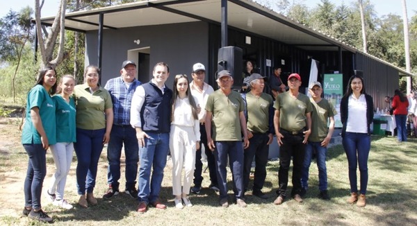 Empresa de medicina natural inaugura moderno laboratorio