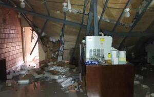 Bomberos rescatan a trabajadores tras derrumbe de un depósito en Central – Prensa 5