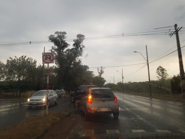 Diario HOY | Bloques para evitar giros a la izquierda retirados por vecinos en plena madrugada