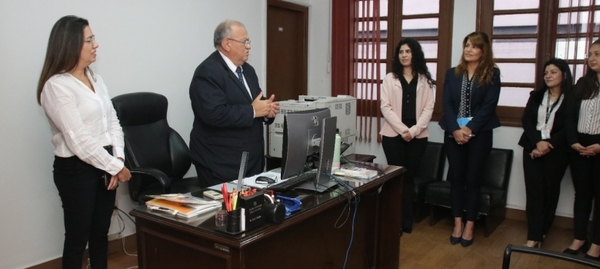 Ministro destaca compromiso de funcionarios electorales - .::Agencia IP::.