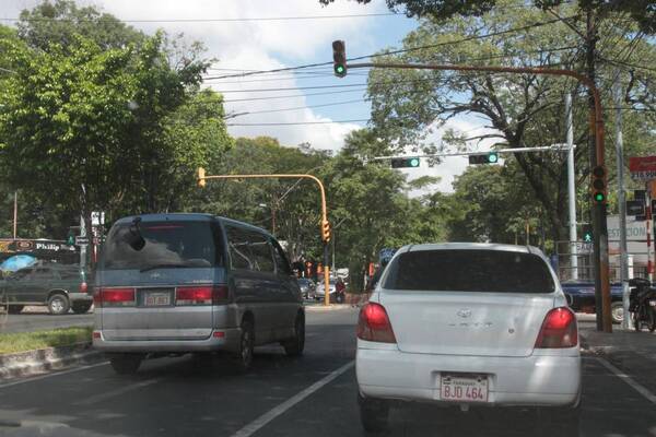 Diario HOY | Robos en los semáforos, a la orden del día: Policía anuncia controles