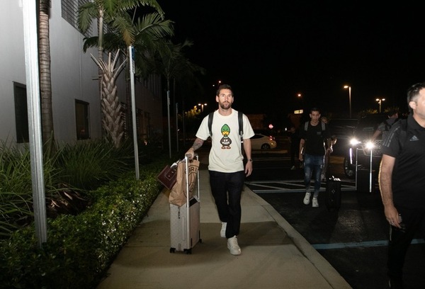 ¡Marcando tendencia! El precio de la remera que lució Messi y se hizo viral - Megacadena — Últimas Noticias de Paraguay