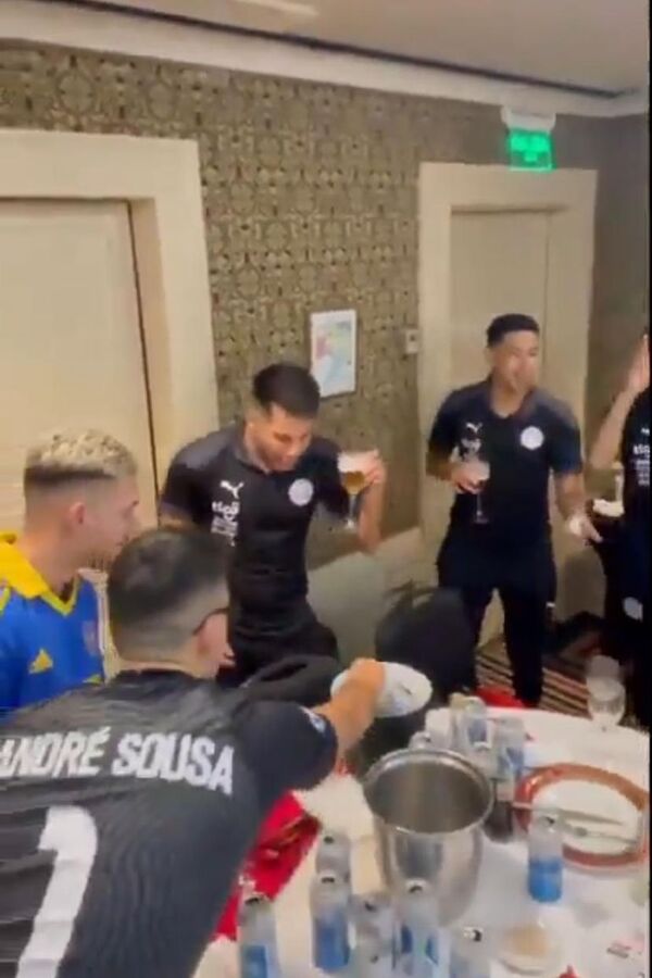 ¡A puro baile!: Paraguay y Portugal celebraron el podio en la Finalissima de Futsal - Selección Paraguaya - ABC Color