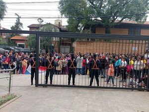 Unas 400 personas bloquearon la avenida España - Nacionales - ABC Color