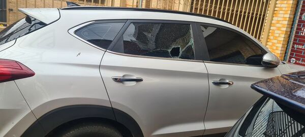 “Tortoleros” rompen ventanilla de camioneta para hurtar - Policiales - ABC Color