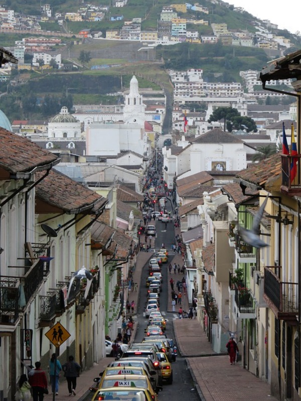 Ecuador reestructura más de 3.200 millones de dólares de deuda con China - Revista PLUS