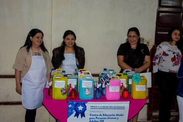 Mujeres de Esperanza: Crean emprendimiento de venta de productos de limpieza en el Buen Pastor - Unicanal
