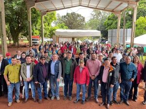 Juancho Acosta encabezó el lanzamiento del proyecto de siembra se tárgago y sésamo en Amambay