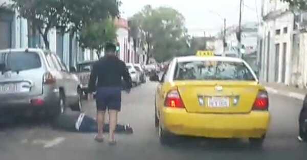 Violencia en las calles: Taxista sacó cuchillo a conductor y este le respondió con tongo