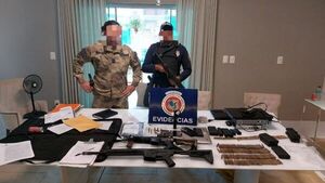 La Policía incauta fusiles y otras armas tras allanamiento en Pedro Juan