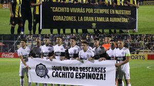 Homenajearon a Cachito Espinoza en el clásico más añejo